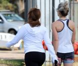 Mel B s\'entraîne avec son coach perso sur une plage de Sydney pour perdre des kilos après la naissance de sa fille. Le 30 septembre 2011