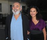 Gérard Jugnot et Saïda Jawad arrive à l\'ambassade d\'Italie à Paris où est célébré le lancement de la collection Signature de Tod\'s. Le 2 octobre 2011