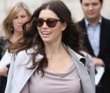 Jessica Biel dans les rues de Paris, se rend au défilé Valentino. Le 4 octobre 2011