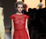 Défilé printemps-été 2012 de Valentino lors de la Fashion Week parisienne le 4 octobre 2011