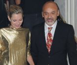 Kate Moss main dans la main avec Christian Louboutin lors de leur arrivée au Ritz pour la soirée Fred. Le 4 octobre 2011 