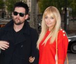 Nicole Richie et Joel Madden lors de leur arrivée au défilé Vuitton à Paris le 5 octobre 2011