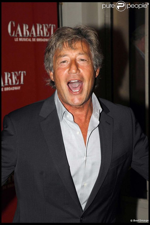 Patrick Sabatier à la première de Cabaret au Théâtre de Marigny à Paris, le 6 octobre 2011.