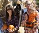 Ian Ziering et sa femme Erin se sont rendus avec leur petite Mia à la  ferme de "Mr Bones Pumpkin" à Los Angeles, le 8 octobre 2011