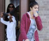 Lourdes Leon et son frère David, les enfants de Madonna, sortent du Centre de la Kabbale à New York le 8 octobre 2011