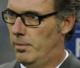 Laurent Blanc lors du match nul entre la France et la Bosnie le 11 octobre 2011 au Stade de France à Saint-Denis