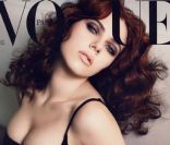 La très sensuelle Scarlett Johansson en Une du Vogue français d\'avril 2009. <br />