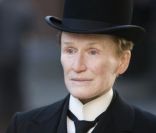 La bande-annonce d'Albert Nobbs, avec Glenn Close.