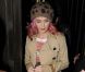 Katy Perry est accueillie par ses fans à la sortie d'un restaurant. Londres, 13 octobre 2011