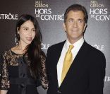 Mel Gibson et Oksana sont parents d\'une petite Lucia Anne. Pour lui, à 58 ans, c\'est le 8e !<br />