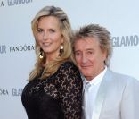 Rod Stewart et Penny Lancaster. A 66 ans, le rockeur a eu un deuxième fils avec sa femme. En tout, c\'est pour lui le 8e enfant !<br />