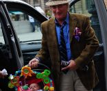 Rod Stewart et son petit dernier Aiden. Le 15 juin 2011<br />