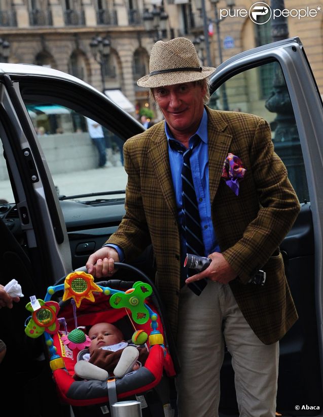 Rod Stewart et son petit dernier Aiden. Le 15 juin 2011 