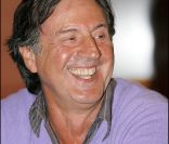 A 59 ans, Daniel Auteuil a eu un petit Zach avec sa femme Aude. 