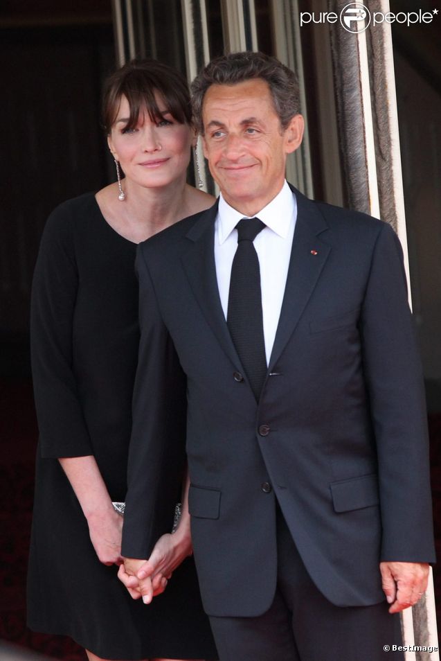 Carla Bruni et Nicolas Sarkozy. Le Président déjà papa de trois fils le sera à nouveau dans quelques jours. Il aura donc son 4e enfant à 56 ans 