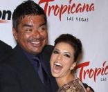 George Lopez et Eva Longoria tout sourire lors de la soirée Padres contra el cancer, à Las Vegas, le 15 octobre 2011