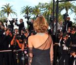 Eva Herzigova très sexy à Cannes