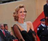 Eva Herzigova très sexy à Cannes
