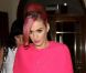 Katy Perry a fait sensation à la sortie du théâtre à Londres, en compagnie de sa belle-mère, la maman de son époux Russell Brand. Le 17 octobre 2011