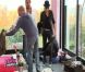 Les garçons fouillent dans les affaires des filles dans L'amour est aveugle saison 2