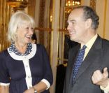 Helen Mirren et Frederic Mitterand au Ministère de la Culture à Paris pour un hommage à Istvan Szabo le 18 octobre 2011.