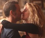 Kevin Parent et Evelyne Brochu dans Café de Flore