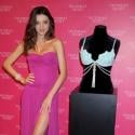 Miranda Kerr présente son bijou lingerie à 2,5 millions de dollars...