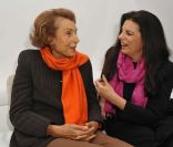 Liliane Bettencourt et sa fille Françoise Bettencourt-Meyers, à Paris, le 3 mars 2011. 