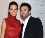 Alessandra Ambrosio et son amoureux Jamie Mazur lors de la soirée Rodeo Drive Walk of Style à Beverly Hills le 23 octobre 2011 