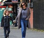 Sarah Jessica Parker accompagne son fils à l\'école dans un look improbable. New York le 24 octobre 2011