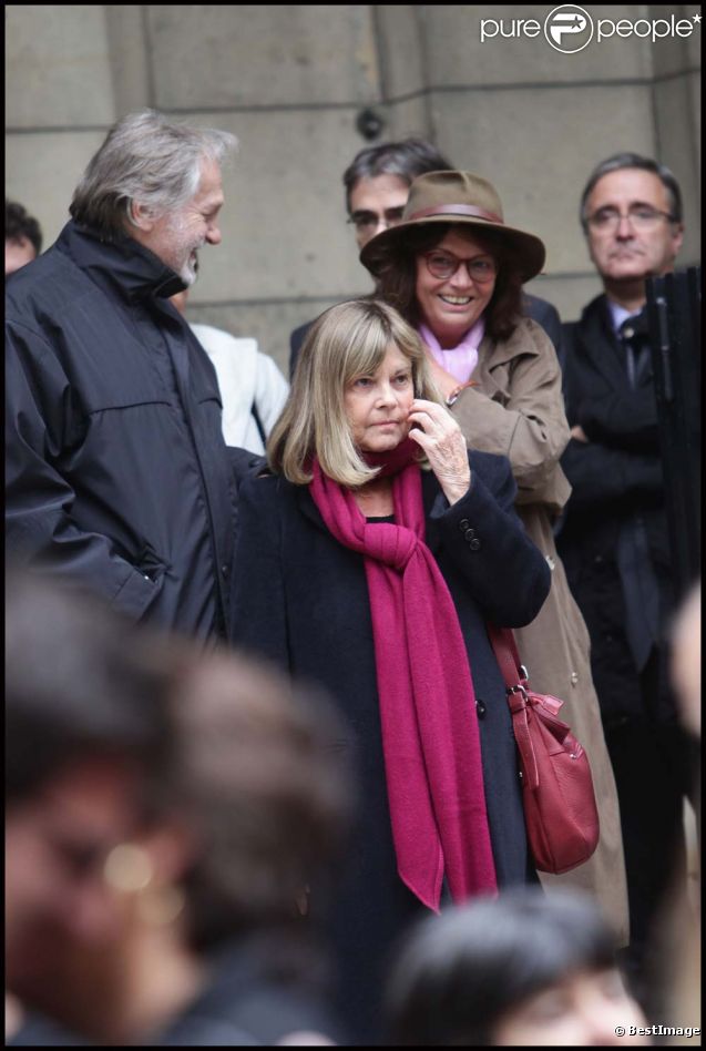 Jean-Jacques Debout et Chantal Goya aux obsèques de Roland Hubert, à Paris, le 18 octobre 2011.