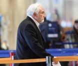 Dominique Strauss-Kahn à l'aéroport près de Paris, en partance pour le Maroc, le 26 octobre 2011.