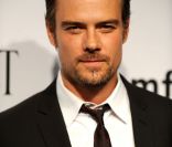Josh Duhamel lors de la soirée amfAR organisée à Los Angeles le 27 octobre 2011