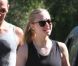 Amanda Seyfried fait un jogging avec son chien et son coach sportif dans les rues de Hollywood le 28 octobre 2011