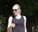 Amanda Seyfried fait un jogging avec son chien et son coach sportif dans les rues de Hollywood le 28 octobre 2011