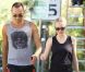 Amanda Seyfried fait un jogging avec son chien et son coach sportif dans les rues de Hollywood le 28 octobre 2011
