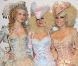 AnnaLynne McCord et ses soeurs se sont glissées dans la peau de Marie-Antoinette pour célébrer Halloween et par la même occasion, l'anniversaire de Rachel (au centre). Las Vegas, le 28 octobre 2011.