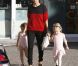 Maman modèle, Nicole Richie accompagne sa petite Harlow prendre un goûter après son cours de danse. L.A le 2/11/2011 