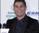 Cristiano Ronaldo ravi de reçoivoir le Soulier d'Or du meilleur buteur de l'année à Madrid le 4 novembre 2011