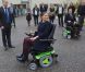 La princesse Victoria et le prince Daniel de Suède en visite dans le comté de Västernorrland le 7 novembre 2011. La visite de l'entreprise Permobil, leader mondial de la production de biens à destination des personnes handicapées, a donné lieu à des scènes cocasses.