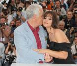 Séquence bisou à Cannes : Monica Bellucci et Marco Tullio