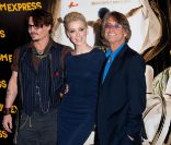 Johnny Depp, Amber Heard et Bruce Robinson lors de l'avant-première de Rhum Express, le 8 novembre 2011, à Paris.