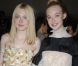 Les deux soeurs actrices Dakota et Elle Fanning, à New York, le 2 mai 2011.