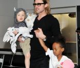 Angelina Jolie et Brad quittent le Japon avec leurs six enfants. Il sse rendent au Vietnam. Le 10 novembre 2011