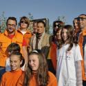 La princesse Stéphanie de Monaco très fière, entourée de gentils marathoniens