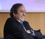 Michel Platini a reçu le prix<em> Il Bello Del Calcio</em> à Milan le 14 novembre 2011
