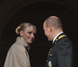 Charlene souriante comme jamais au balcon du Palais pour saluer le peuple monégasque. Le 19 novembre 2011