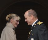 La princesse Charlene et le prince Albert au balcon du Palais pour saluer le peuple monégasque. Le 19 novembre 2011