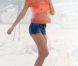 Lily Aldridge en shooting sur une plage de St Barth, le 15 novembre 2011