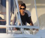 Pause tendresse et maritime pour Eva Longoria et Eduardo Cruz à Miami, le 19 novembre 2011
